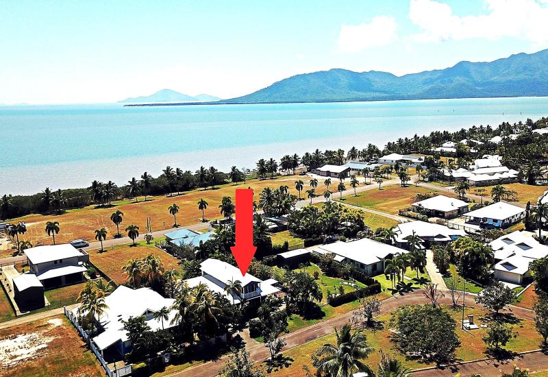 Fantastic opportunity – Immaculate 2 bedroom, 2 bath townhouse/villa, fully furnished with pool