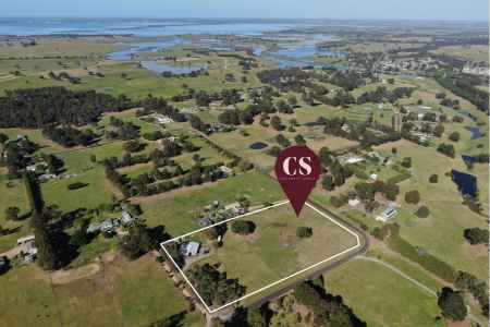 Rural Charm, Family Space & Shedding Galore