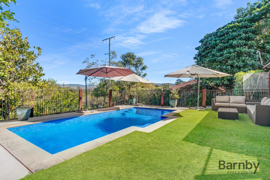 ELEVATED FAMILY LIVING WITH RANGE VIEWS AND POOL