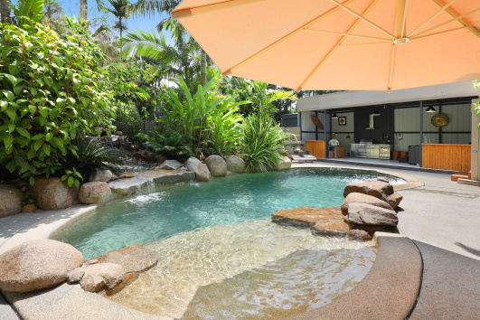 Leave the World Behind, Dual Living Retreat