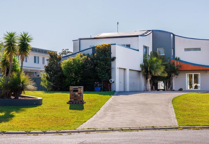 THE WAVE HOUSE