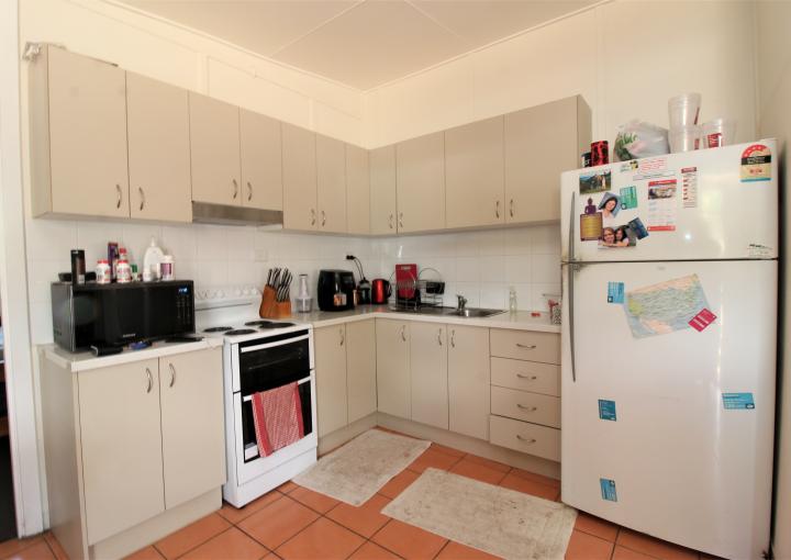 1&2, 16 Sixth Avenue, Mount Isa