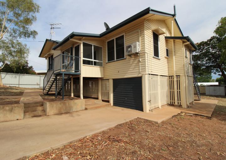 8 Eleventh Ave, Mount Isa