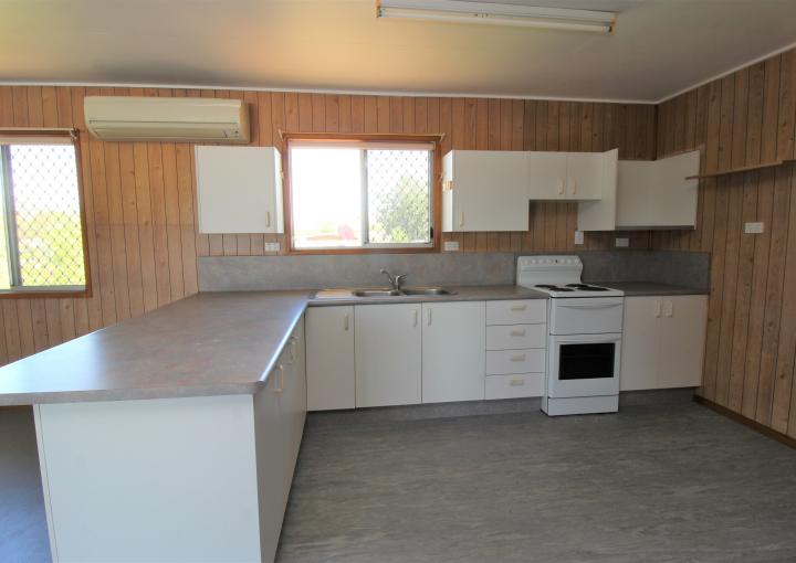 1&2, 10 Campbell Street, Mount Isa
