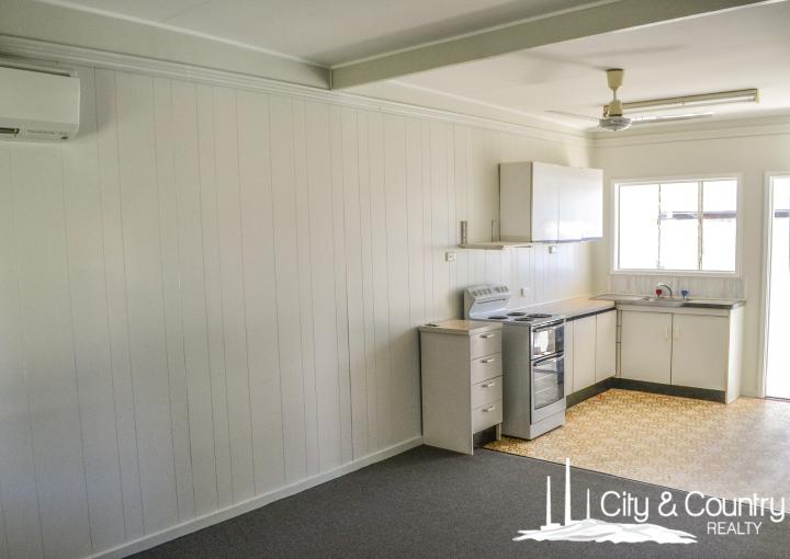1&2, 18 Cook Crescent, Mount Isa