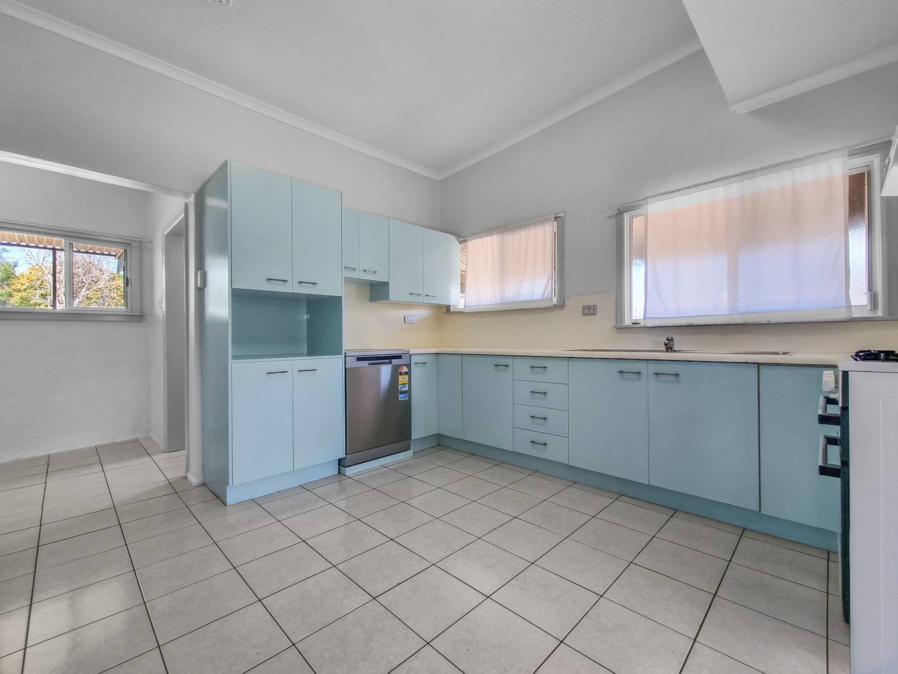 65 Joan Steet, Mount Isa, Mount Isa - Thumbnail 5