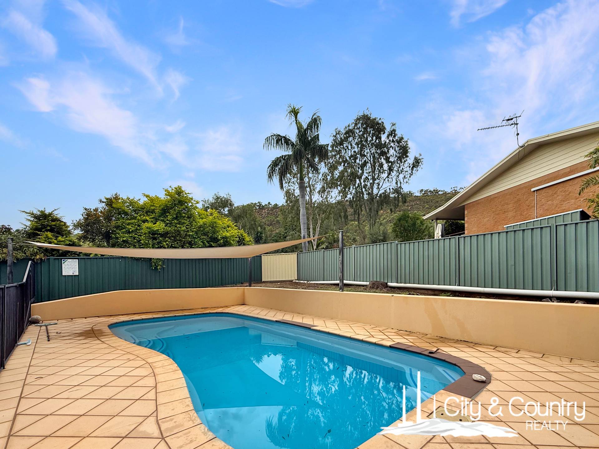 23 Paterson Crescent, Mount Isa, Mount Isa - Thumbnail 2