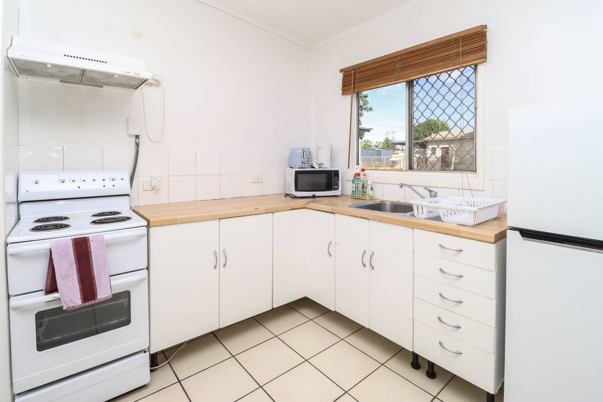 Unit 4, 37 Rebecca Street, Mount Isa, Mount Isa - Thumbnail 2