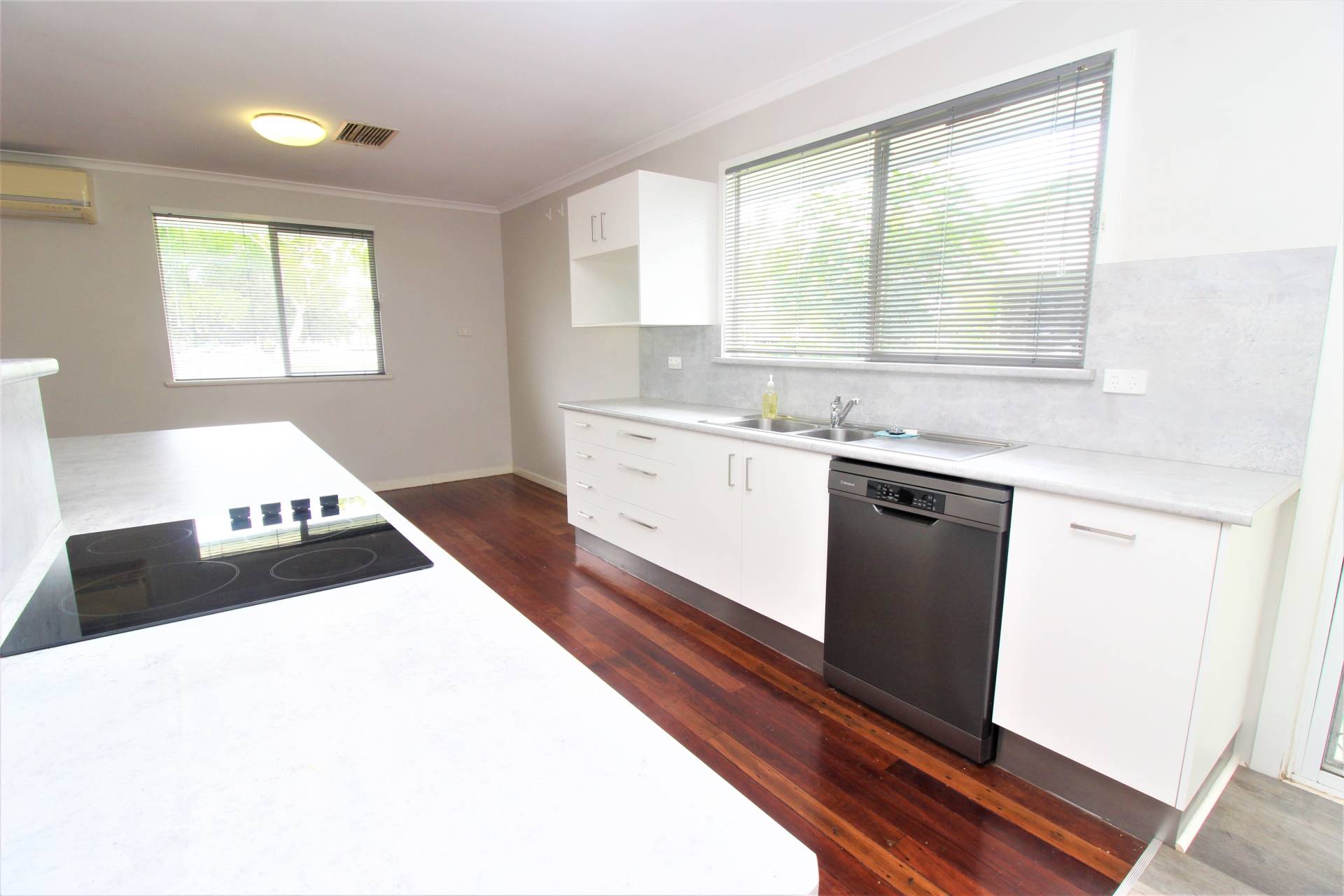 39 Sunset Drive, Mount Isa, Mount Isa - Thumbnail 3
