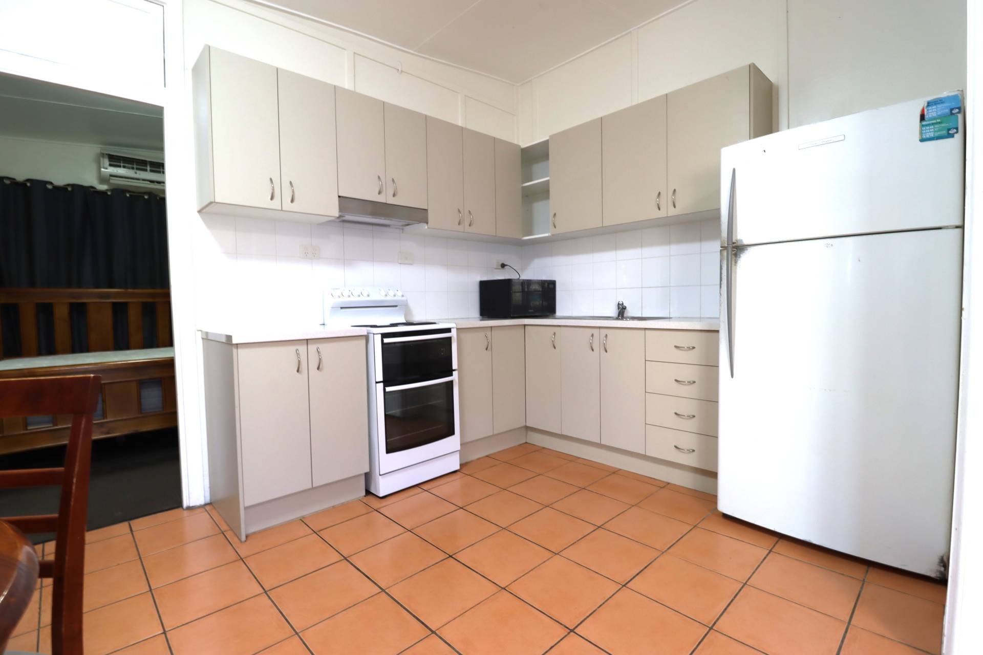 Unit 2, 16 Sixth Avenue, Mount Isa, Mount Isa - Thumbnail 3