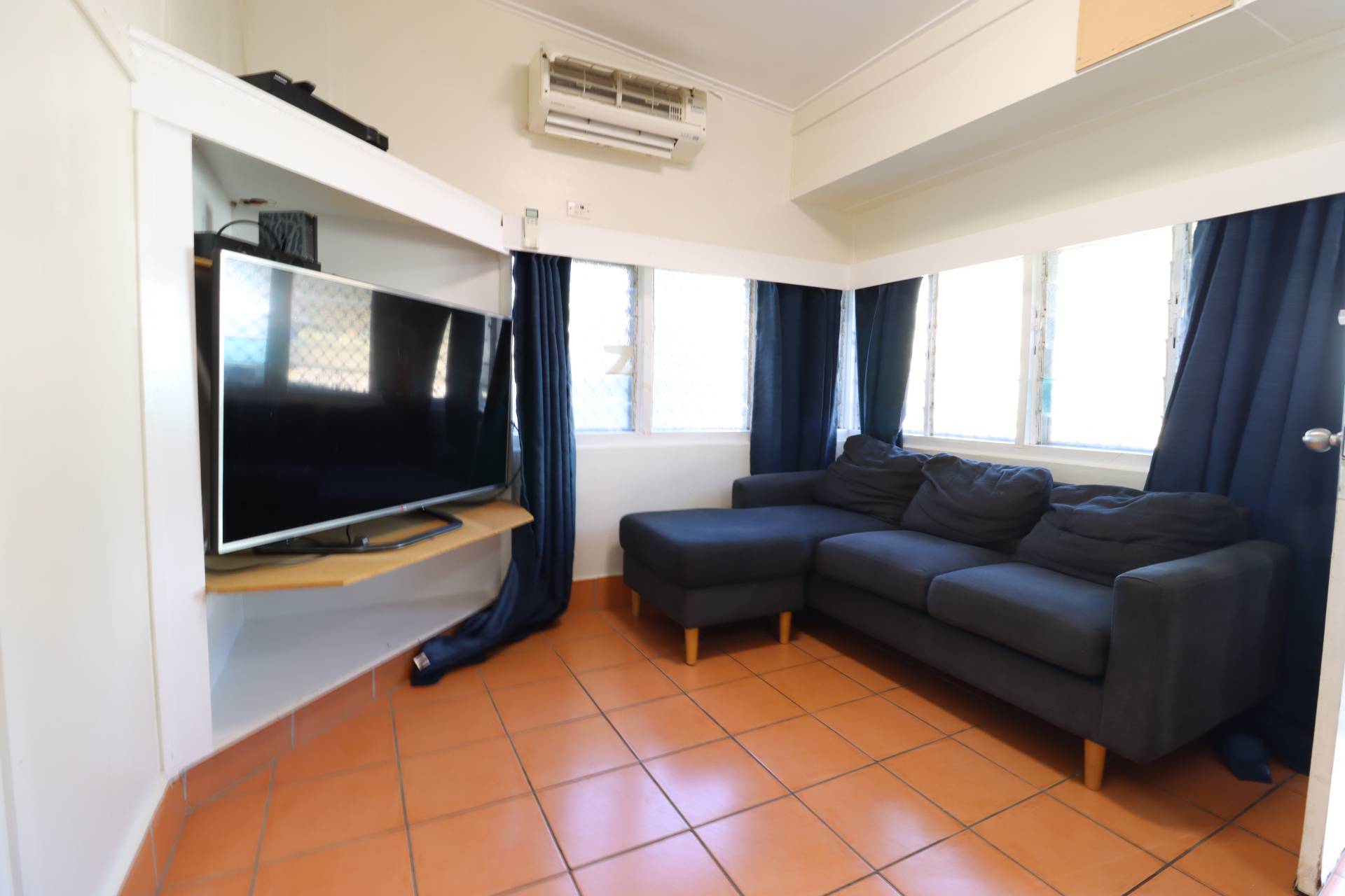 Unit 2, 16 Sixth Avenue, Mount Isa, Mount Isa - Thumbnail 2