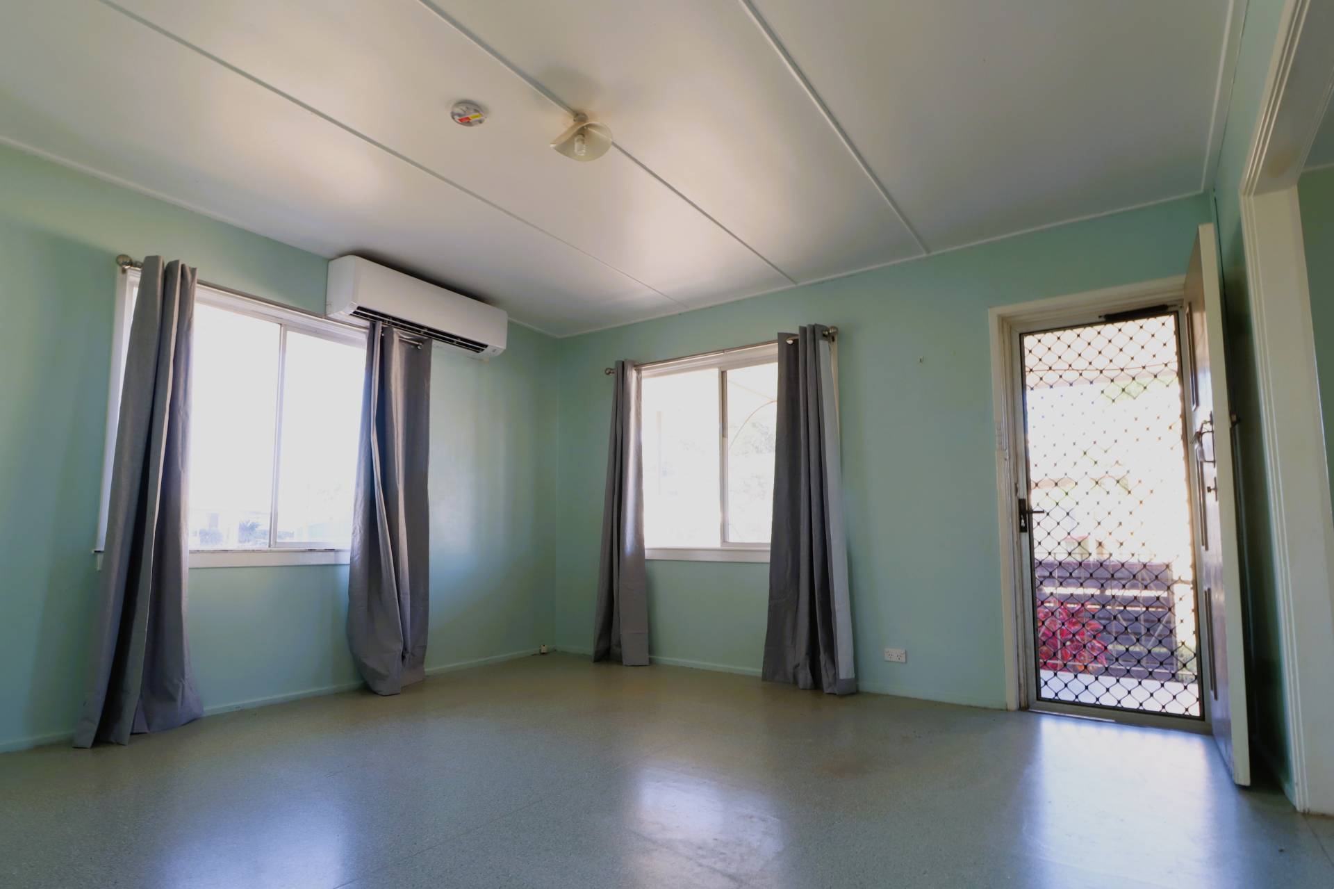 2 Copper Crescent, Mount Isa, Mount Isa - Thumbnail 4