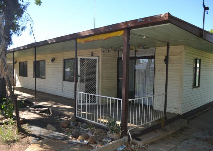 25 Nineteenth Avenue, Mount Isa