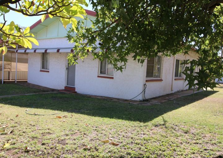 18 Joan Street, Mount Isa