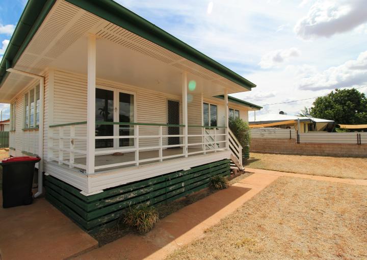 8 Abel Smith Pde, Mount Isa