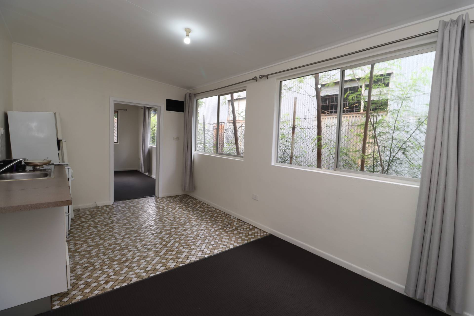 Unit 3, 192 Camooweal Street, Mount Isa, Mount Isa - Thumbnail 3