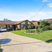 5 stars! Good knowledge of real estate, Punctual, Polite, Great People Skills and Ability to Complete the Sale