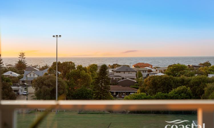 Modern Coastal Elegance with Sweeping Ocean Views