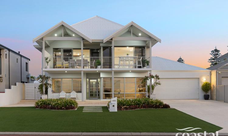 BEACHFRONT LIFESTYLE WITH PANORAMIC OCEAN VIEWS