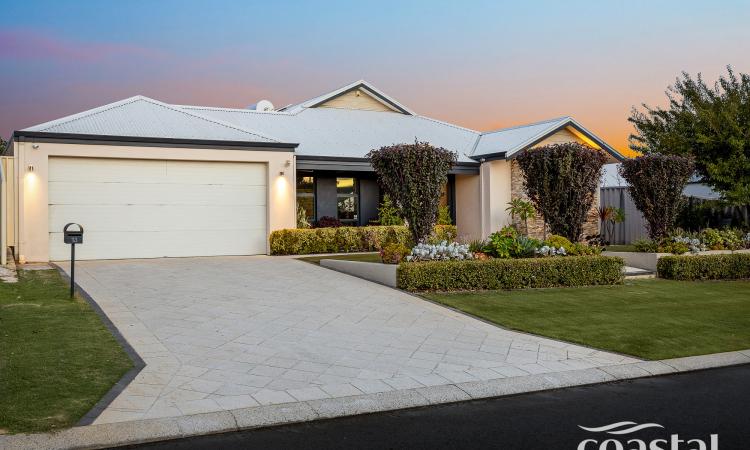 Immaculate Family Home with Pool & Spa in Prime Secret Harbour Location