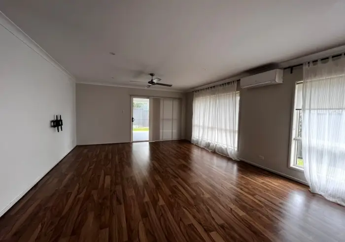 Ivandale Coast Property Co - MODERN FAMILY LIVING IN IVANDALE LAKES