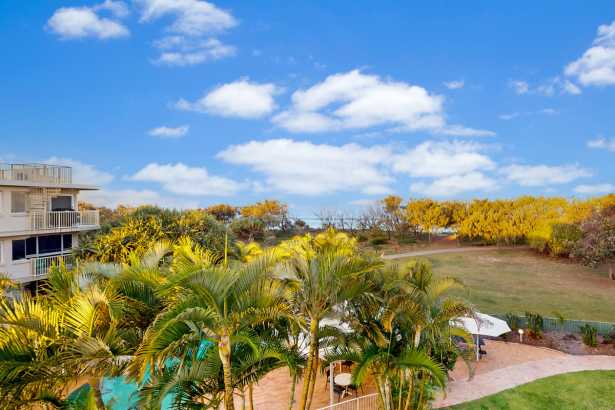 LUXURIOUS OCEAN-VIEW WITH ROOFTOP TERRACE!