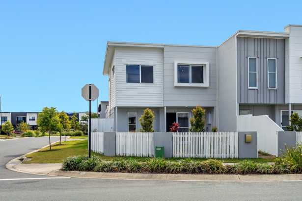 Low-Maintenance Living in a Prime Location!