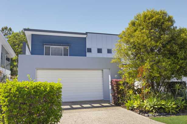 Coastal Elegance: 3-Bedroom Townhouse