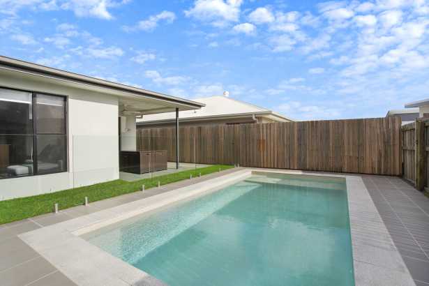 Style, Comfort & Sparkling Pool!