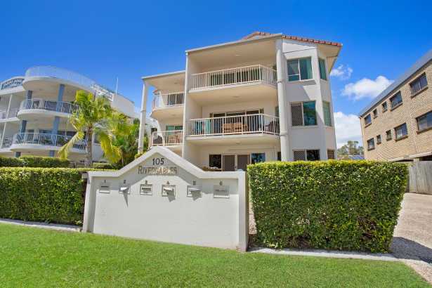 Complex living overlooking Maroochy River!