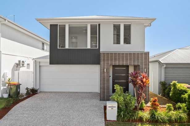 Spacious Plantation Home with Multiple Living Zones & Exceptional Outdoor Entertaining