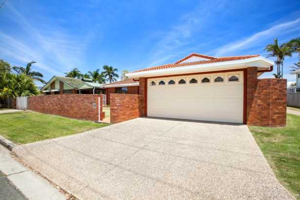 Coastal Living at Its Best – Spacious Family Home in Warana