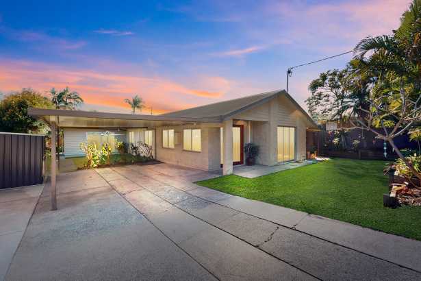 Perfect Blend of Beachside Living and Family Functionality!