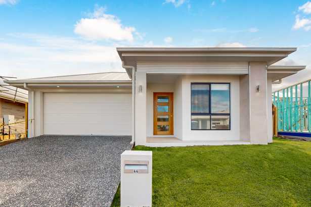 4 Bedroom Coastal Luxury!