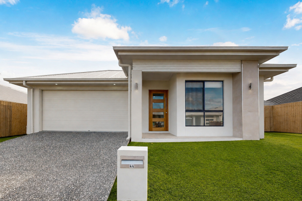 4 Bedroom Coastal Luxury!