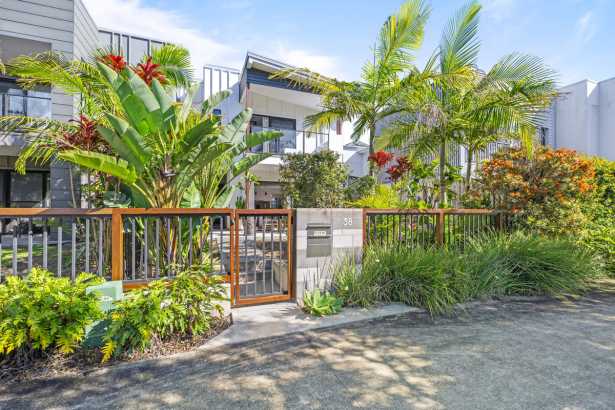 Lock-and-Leave Lifestyle Living: Footsteps to the Lake!