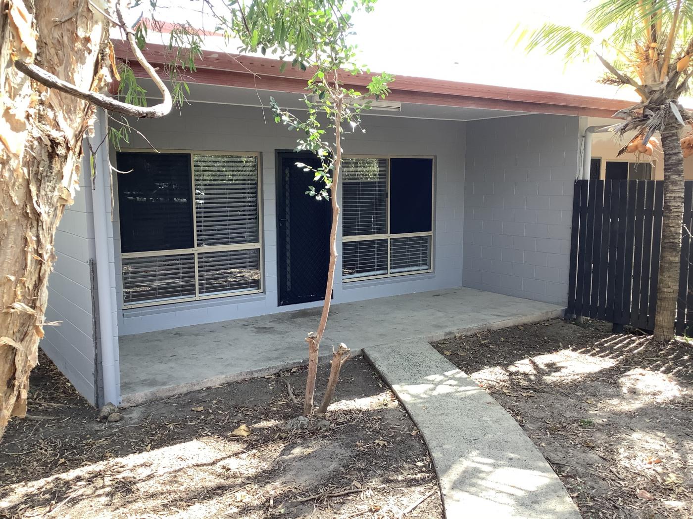 Front Entry/Private courtyard