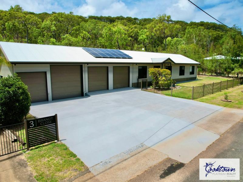 Expansive Tropical retreat with Modern Luxury and 5 Car Accommodation