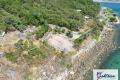 Location, location, location - 843m2 of pristine waterfront frontage