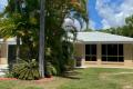 Pets welcome. Walk to beach and shops