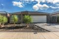 Modern Comfort in a Leafy Locale – Stylish 3-Bedroom Home in the Heart of Brookfield!