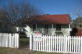 Cute Cottage - Close to Town