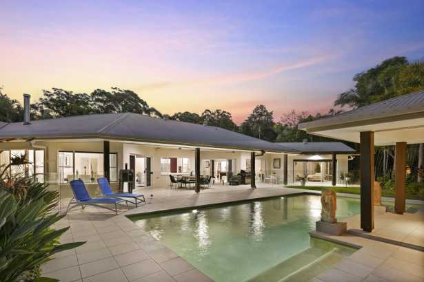 STYLISH ENTERTAINER CLOSE TO NOOSA