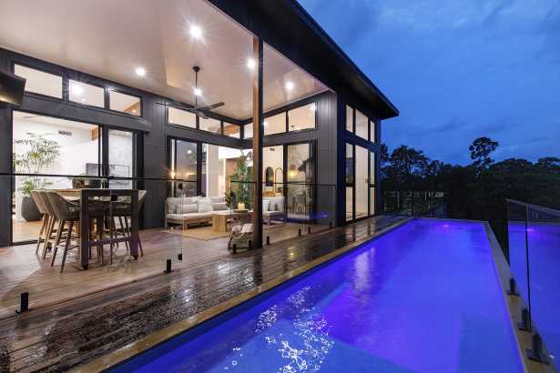 ULTRA- MODERN FAMILY HOME - 12 MINUTES TO NOOSA.