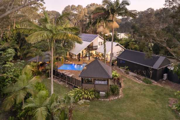 Idyllic Luxury Lakeside Living – Just a Hop, Skip & Splash from Hastings Street