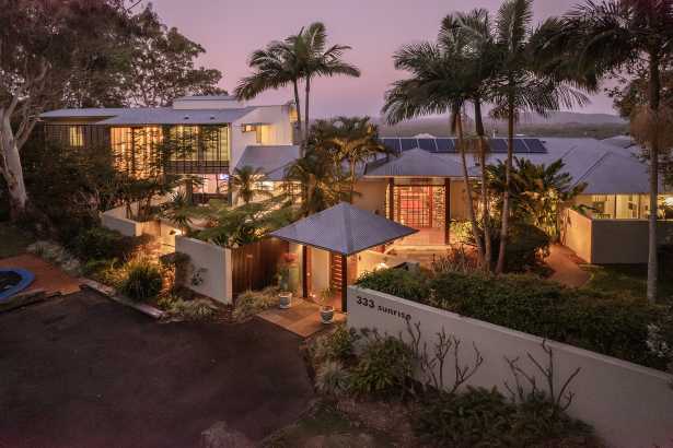 NOOSA HINTERLANDS MASTERPIECE – EXPANSIVE CORAL SEA VIEWS.