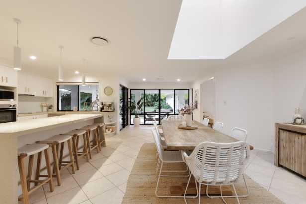 OPPORTUNITY, LOCATION AND LIFESTYLE IN RENOVATED FAMILY OASIS