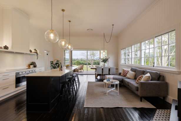 RARE 1880'S QUEENSLANDER IMMACULATE PRESENTATION