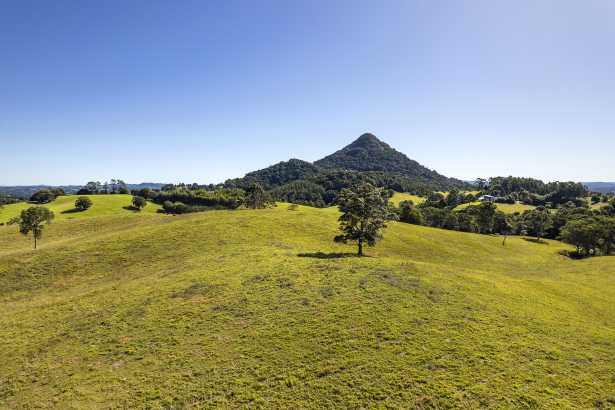 EXCLUSIVE ACREAGE WITH PANORAMIC VIEWS