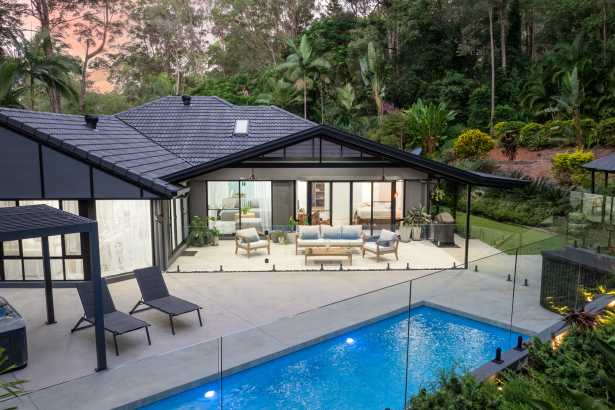 EXCEPTIONAL LIFESTYLE PROPERTY IN PRESTIGIOUS HINTERLAND SETTING